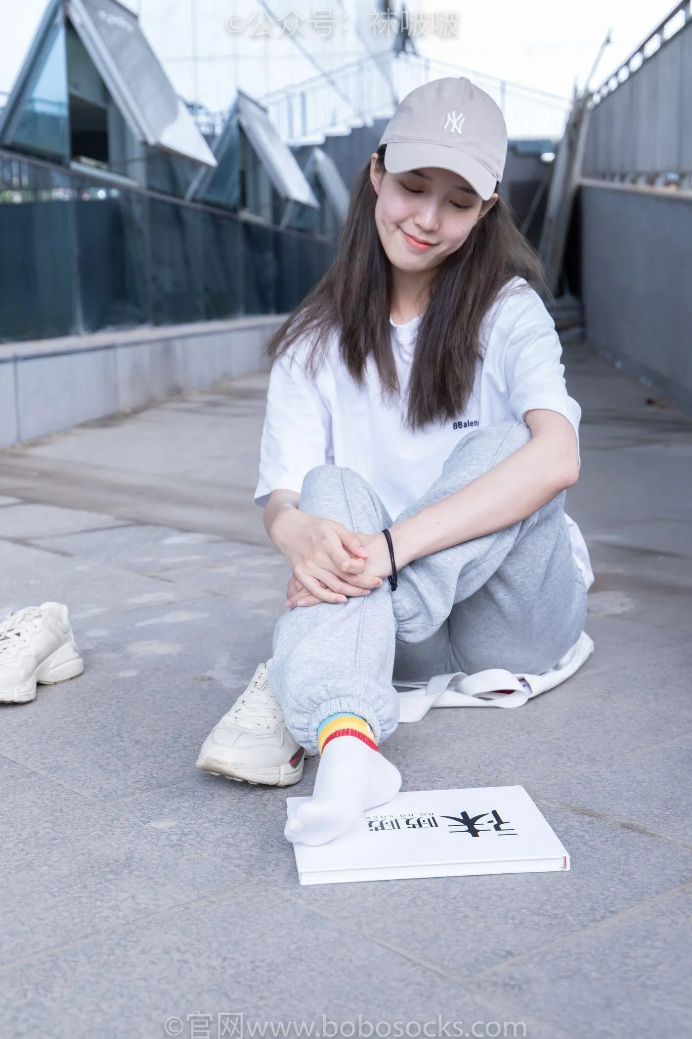 [BoBoSocks袜啵啵]NO.012 泡芙-运动鞋、白棉袜、裸足 [132P]插图